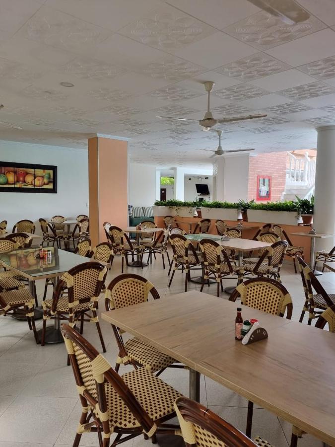 Zahira Hotel Melgar Exteriör bild