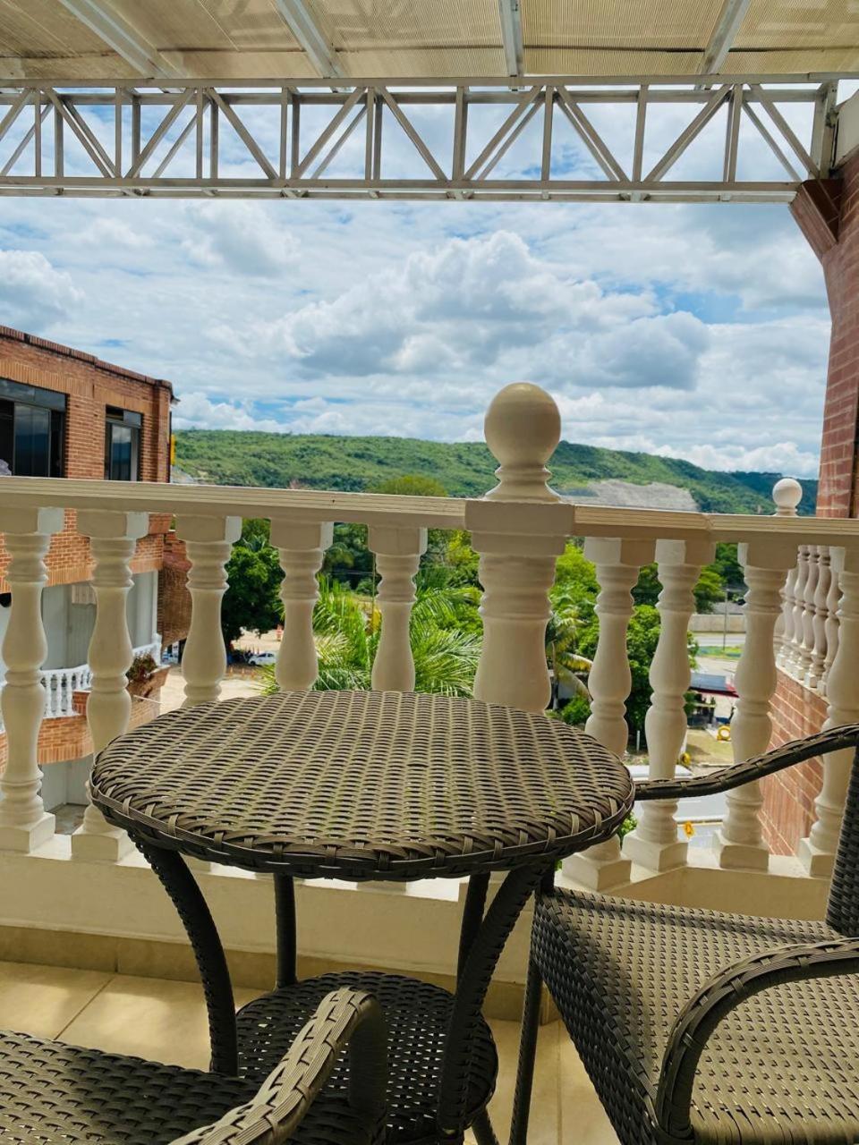 Zahira Hotel Melgar Exteriör bild